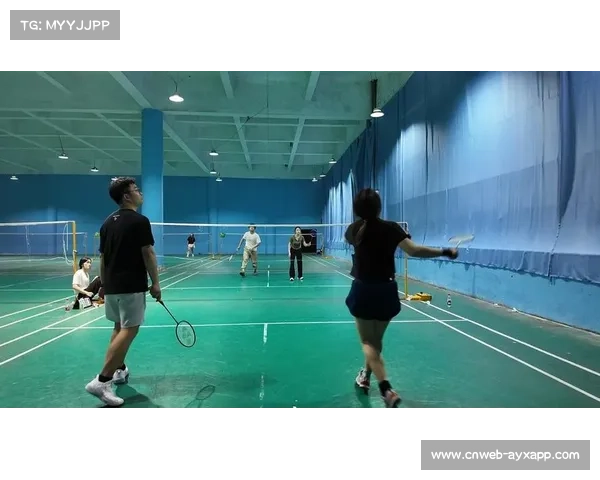 羽毛球赛场亲子区 家庭双打促进运动交流