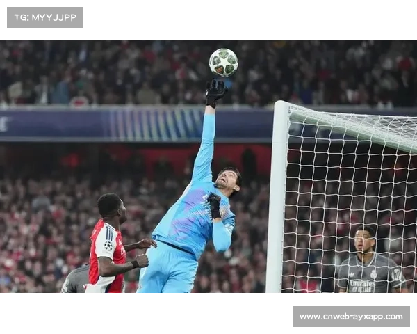 卡马文加头球击中门柱弹出，皇马错失绝佳机会